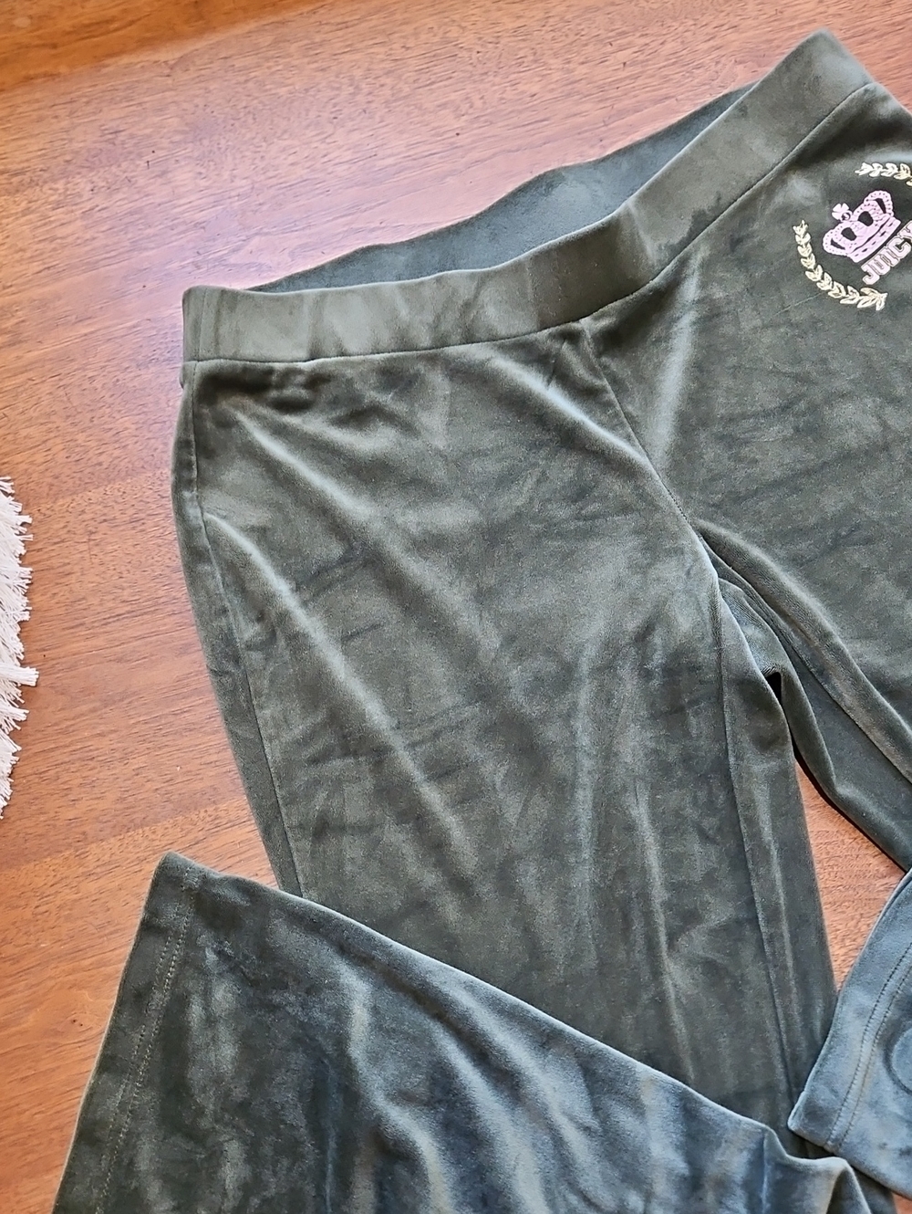 Juicy Couture Olive Green Velour Leggings with Crest - Picture 3 of 12